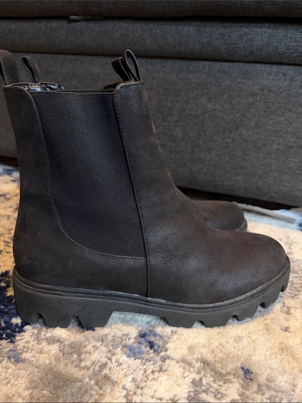 Journee Collection Black Chunky Lug Sole Chelsea Boots Women’s Size 10